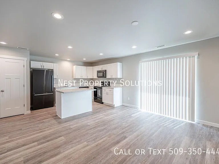 651 Hargraves Ave NE #B — Photo 20