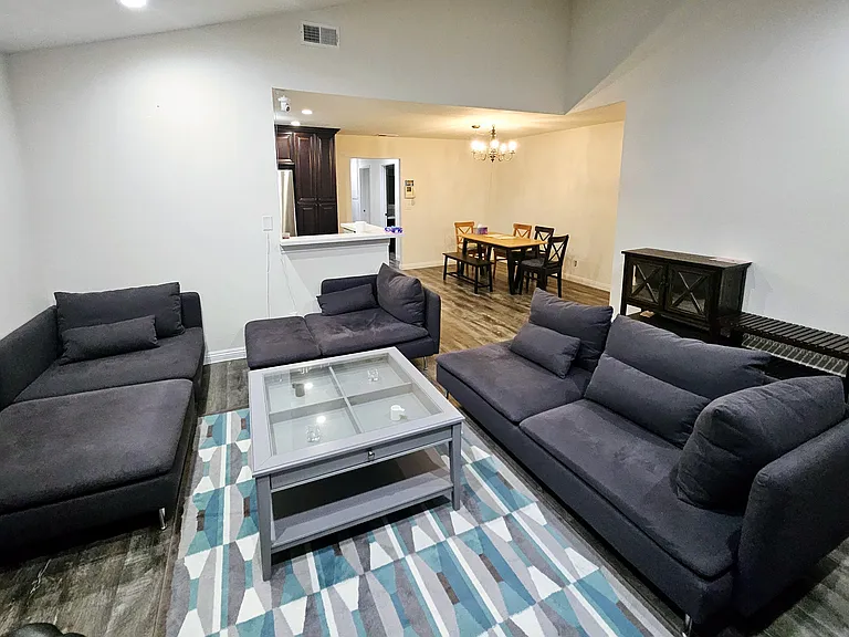 18427 Vincennes St #34 — Photo 7