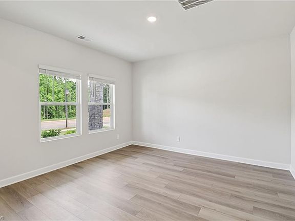5th image of 115 Heritage Valley Ct