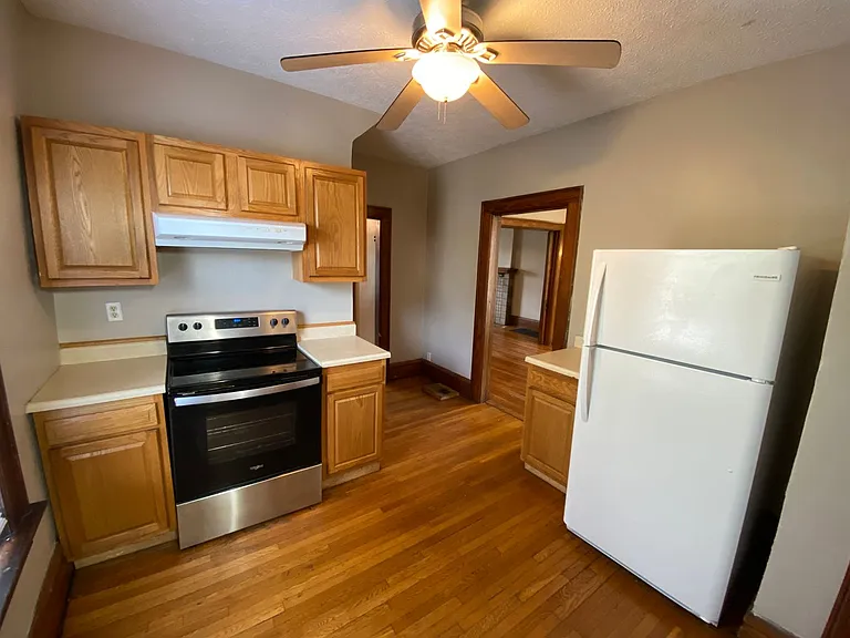 2329 Indianola Ave — Photo 7
