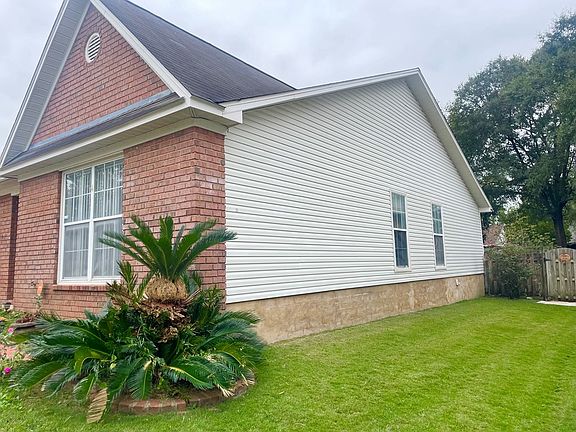 2nd image of 104 Trunbury Dr
