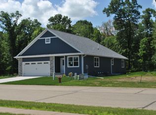 501 Cedar Dr, Lake City, MN 55041