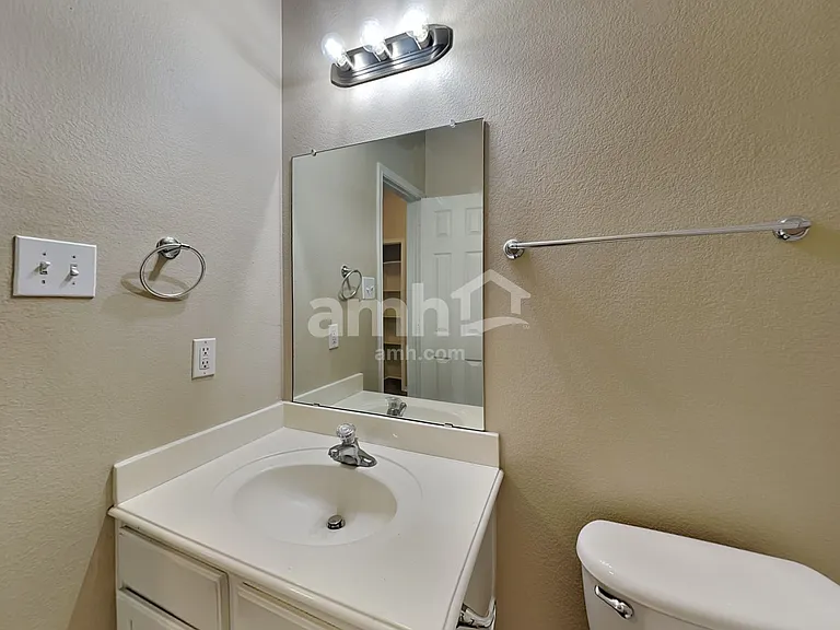 210 Hilltop Dr — Photo 14