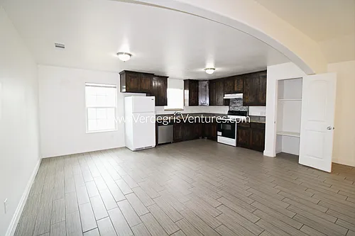 9520 Prairieview Dr Photo 1