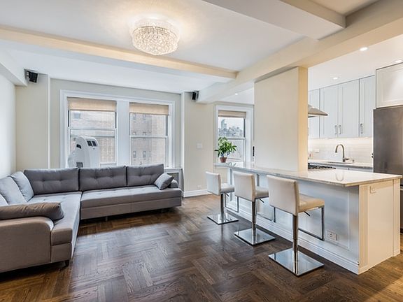 3rd image of 433 W 34th St APT 8J