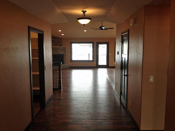 2nd image of 414 Belleview Ct