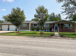 116 9th St, Claflin, KS 67525