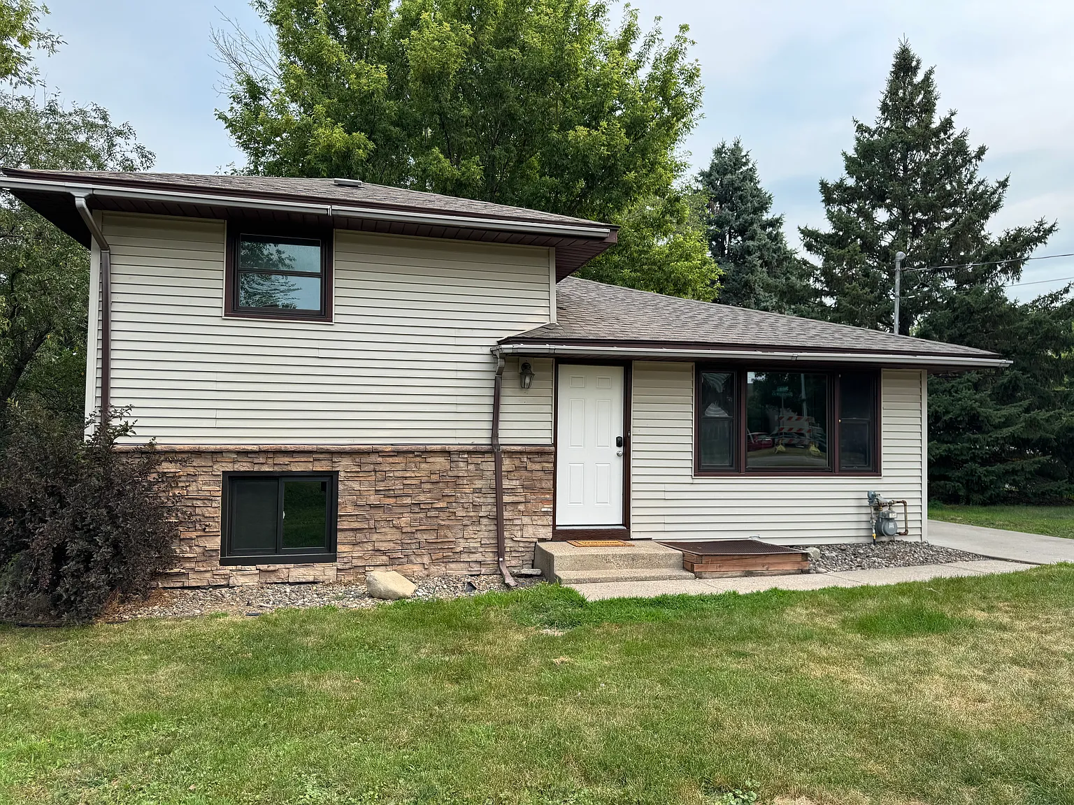 3 bed, 1800 sqft, $2,475 — Photo 1