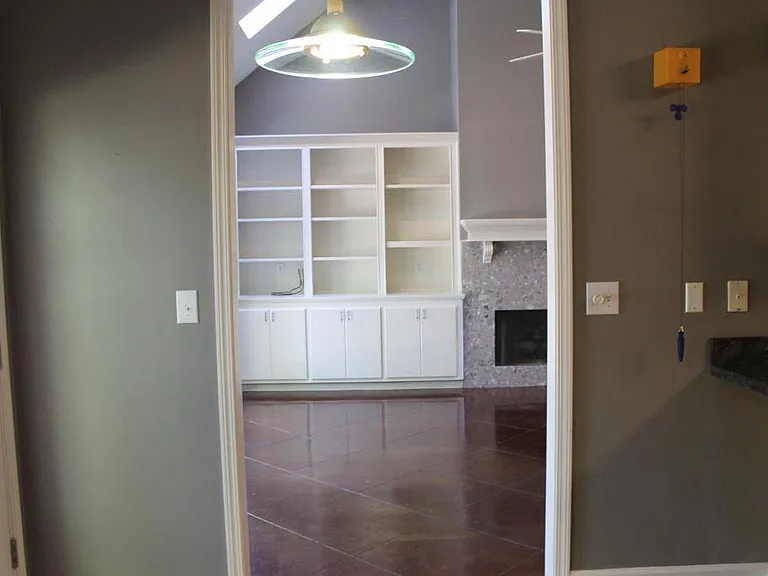 325 Pinewood Ln — Photo 13