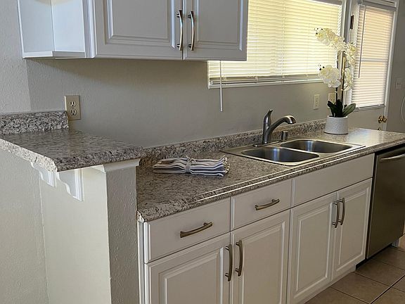 5th image of 1207 E Lemon Ave