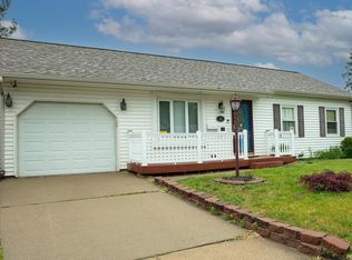 632 Greenbrier Rd, Waterloo, IA 50703