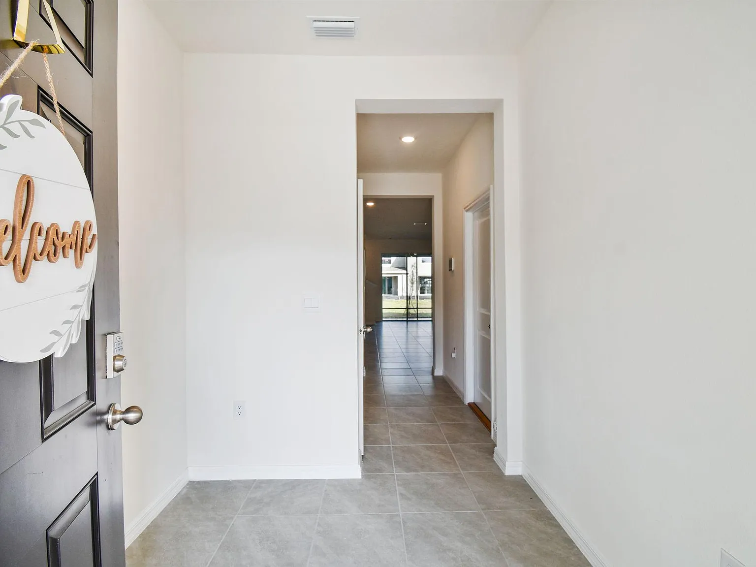 3 bed, 2.5 bath, 1680 sqft, $2,300 — Photo 3