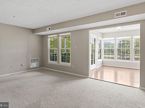4th image of 1002 Downing Ct APT H