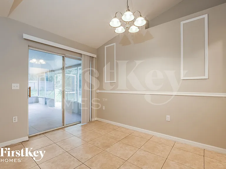 1564 Deerfield Ave — Photo 5
