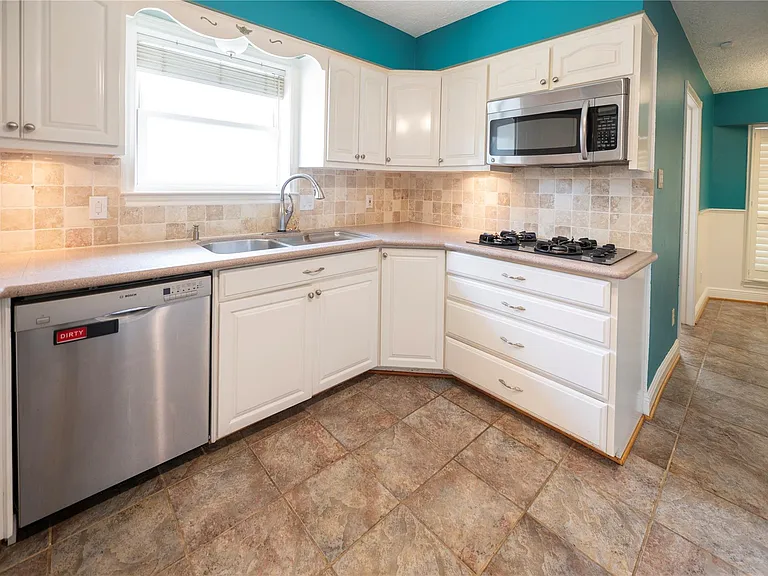7546 Maple Tree Dr — Photo 14
