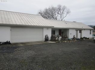 421 SE Carroll St, Winston, OR 97496