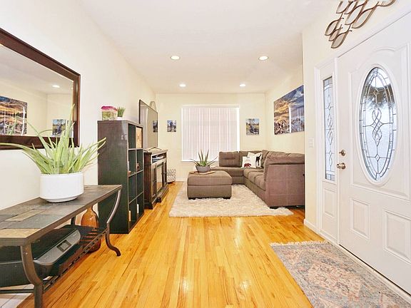 4th image of 775 Nugent Ave