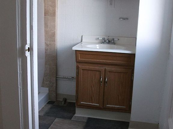 3rd image of 448 Hawley Ave #4