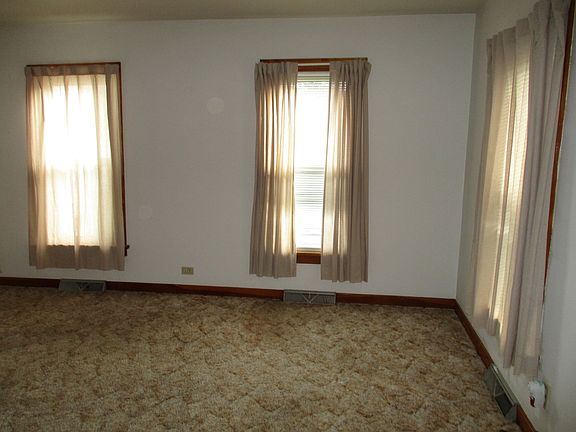 4th image of 917 Painter St