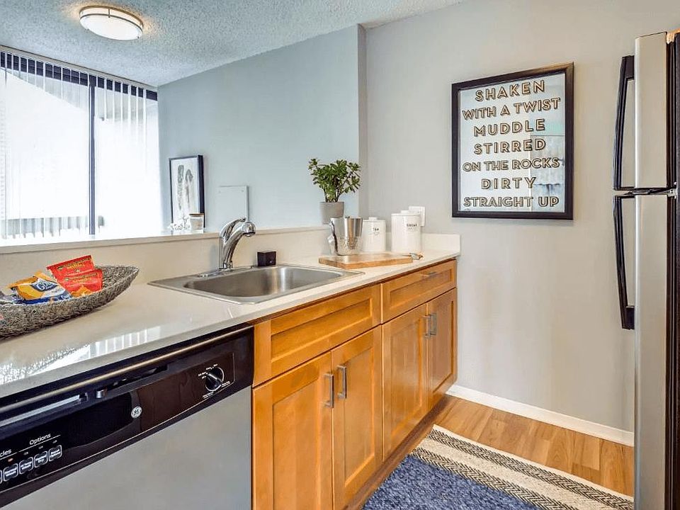 1st image of 800 N Dearborn St #2207