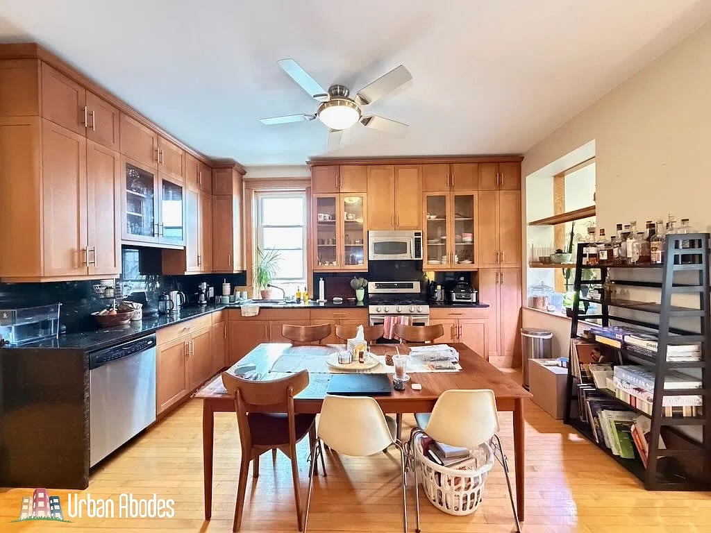 835 N Rockwell St — Photo 3
