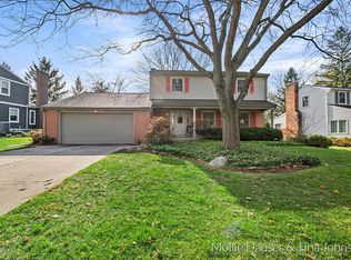 2854 Meadowbrook Dr SE, Grand Rapids, MI