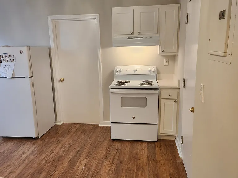 220 Hanover St #28 — Photo 25