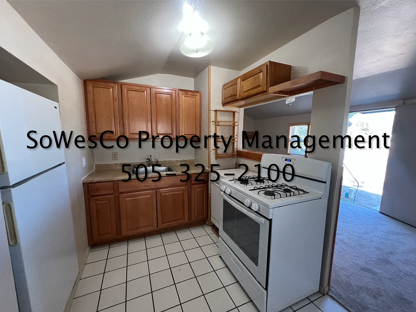 2 Bedroom Home with large back yard — Photo 4