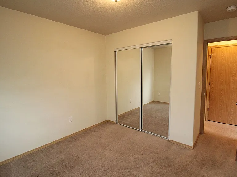 812 N Dekum St — Photo 10