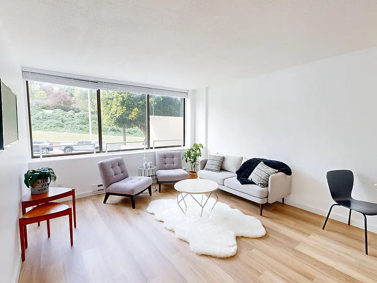 2055 Sacramento Street — Photo 17