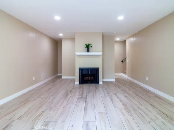 9047 Langdon Ave Unit 22, North Hills, CA 91343