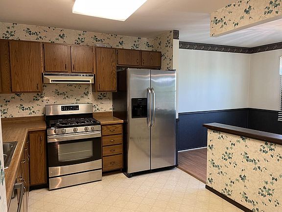 5th image of 375 Thorncliffe Dr