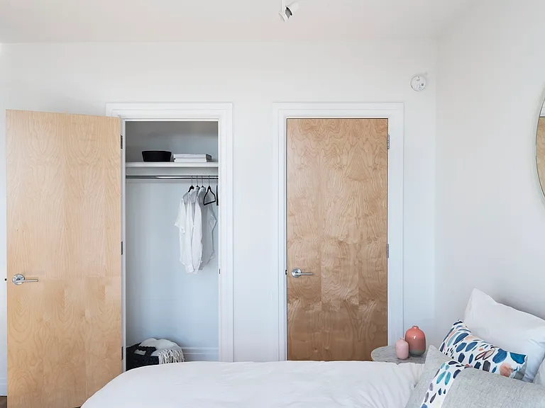 300 Ashland Pl #17C — Photo 4