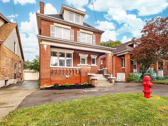 3rd image of 209 Rosslyn Ave S
