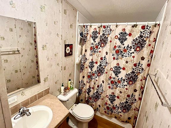 5th image of 4838 Douglas Dr