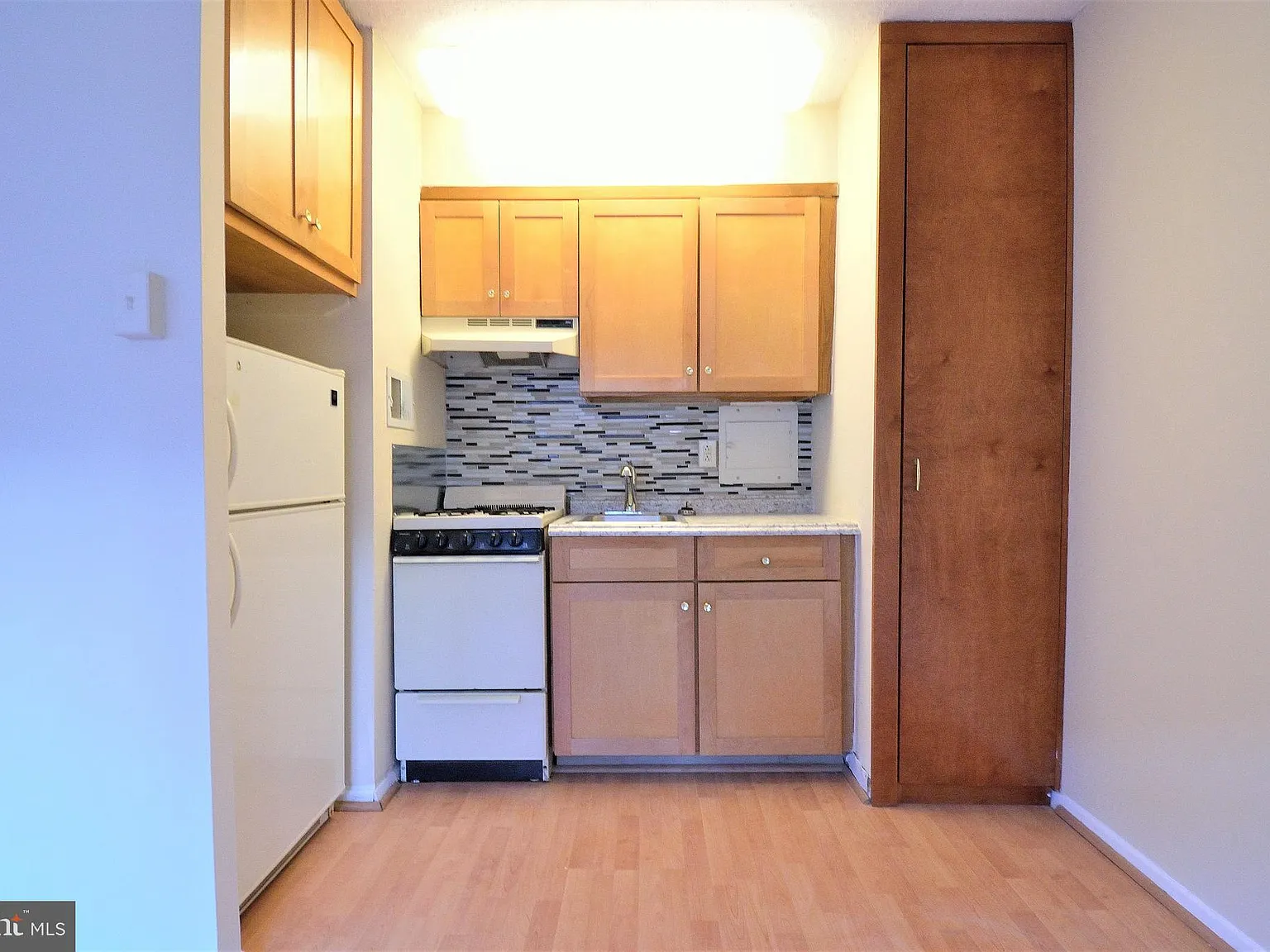 Studio, 406 sqft, $1,395 — Photo 2