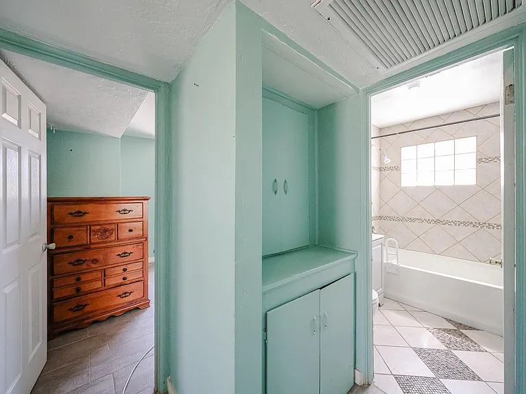 2217 E Harvard St — Photo 20