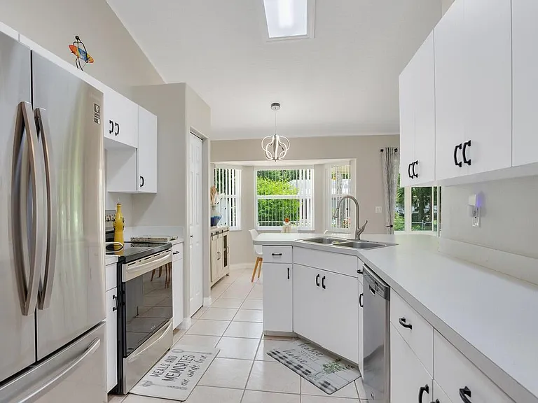 664 Vocelle Ave — Photo 4