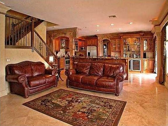 5th image of 7089 Mariposa Cir W