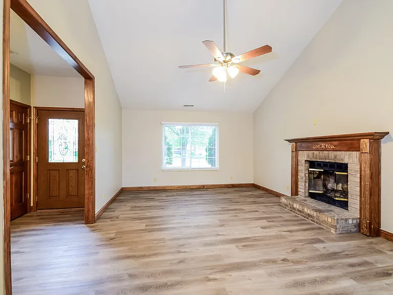 8867 Sundrop Rd — Photo 5
