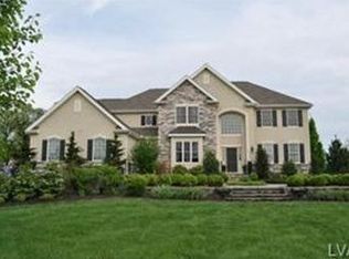 4446 Oakwood Ln, Nazareth, PA 18064