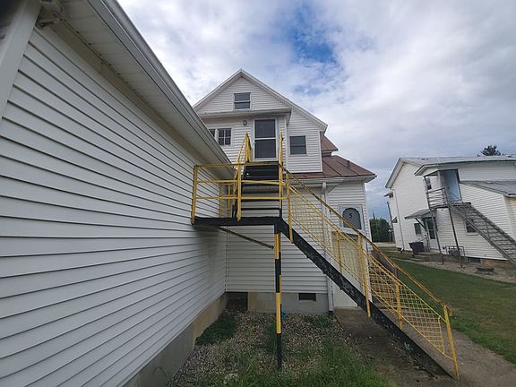 3rd image of 403 E Main St #2B-1BA-700SQFT