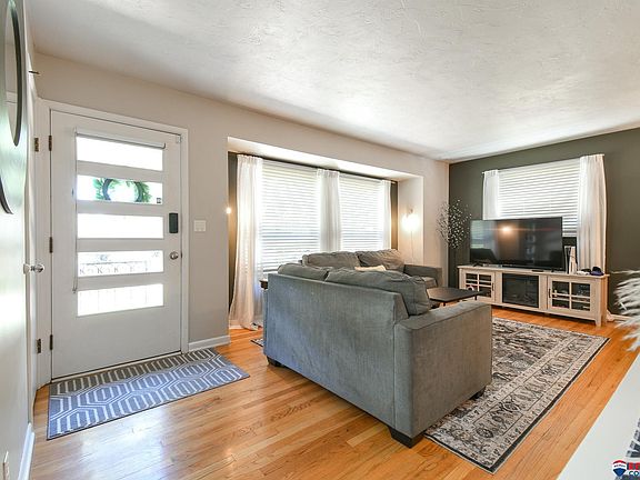 3rd image of 4543 Hill Dr