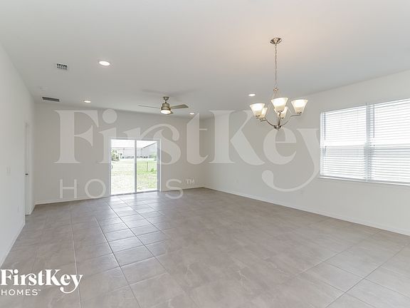 4th image of 560 Crown Rose Dr