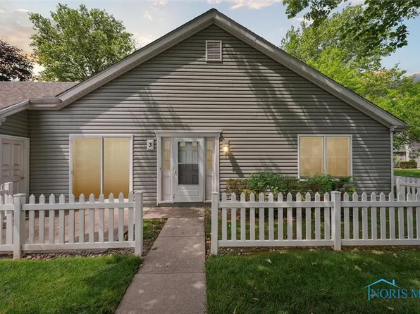 3 Olde Orchard Dr, Perrysburg, OH 43551