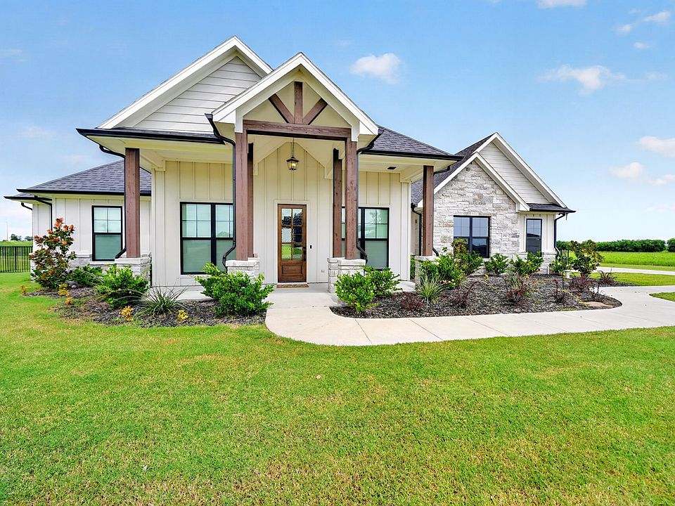 1st image of 4761 Sarah Dr