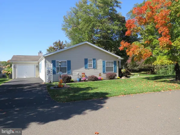 621 Spring Meadow Cir, New Hope, PA 18938