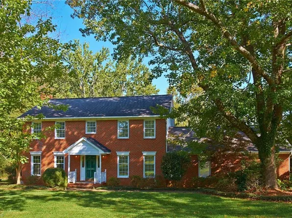 5105 Huntingwood Dr, Pleasant Garden, NC 27313