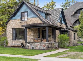 305 Clinton St, Charlevoix, MI 49720