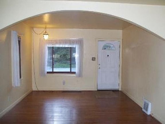 5th image of 1618 N Hickory St